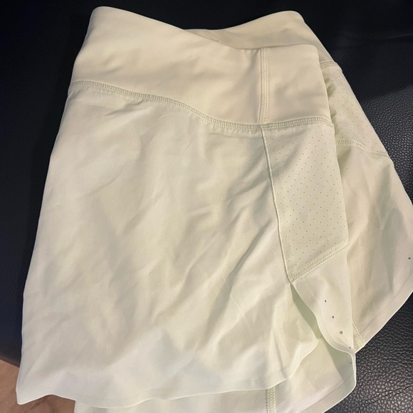 Athleta Run With it - 3.5
Size - Medium 
ONLY light green/ Lime green available - Picture 6 of 8